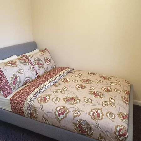 London Luxury 6 Bedroom Family House Sleeps 12 People Parking For 4 Cars Close To Tube. Chigwell Ngoại thất bức ảnh