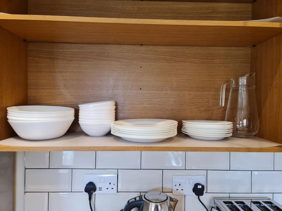 London Luxury 6 Bedroom Family House Sleeps 12 People Parking For 4 Cars Close To Tube. Chigwell Ngoại thất bức ảnh