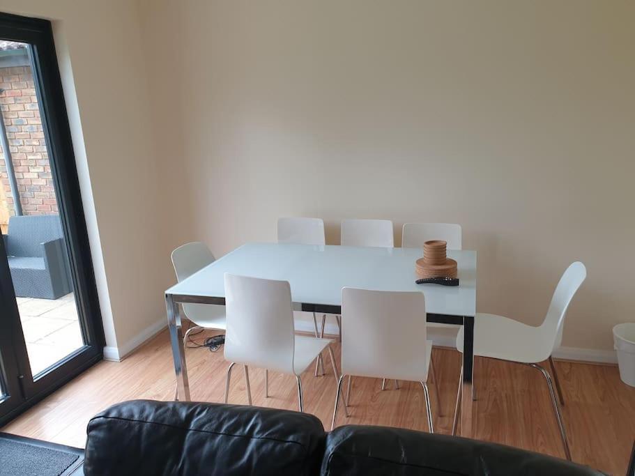 London Luxury 6 Bedroom Family House Sleeps 12 People Parking For 4 Cars Close To Tube. Chigwell Ngoại thất bức ảnh