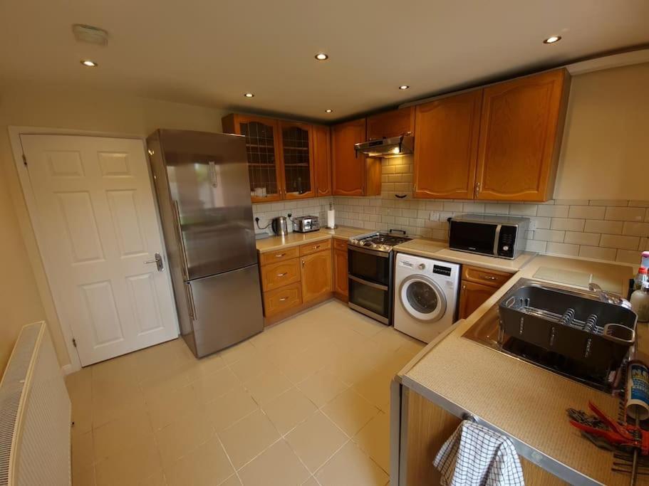 London Luxury 6 Bedroom Family House Sleeps 12 People Parking For 4 Cars Close To Tube. Chigwell Ngoại thất bức ảnh