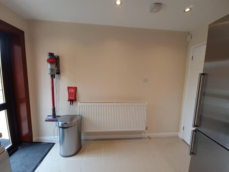 London Luxury 6 Bedroom Family House Sleeps 12 People Parking For 4 Cars Close To Tube. Chigwell Ngoại thất bức ảnh