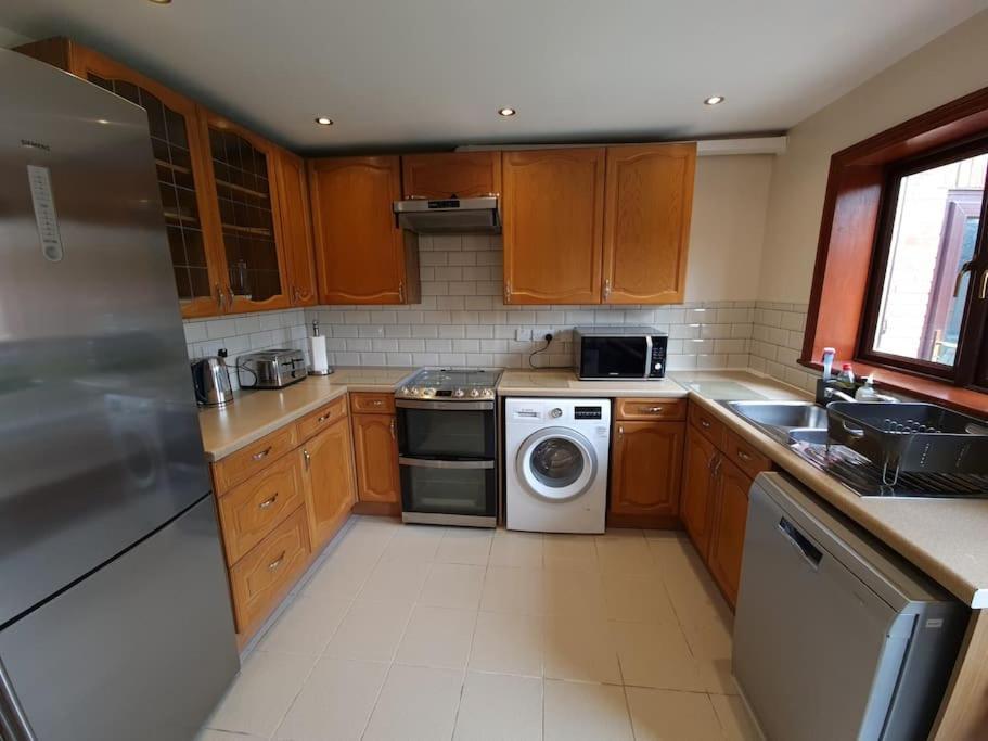 London Luxury 6 Bedroom Family House Sleeps 12 People Parking For 4 Cars Close To Tube. Chigwell Ngoại thất bức ảnh