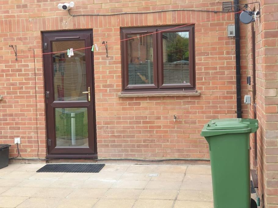 London Luxury 6 Bedroom Family House Sleeps 12 People Parking For 4 Cars Close To Tube. Chigwell Ngoại thất bức ảnh