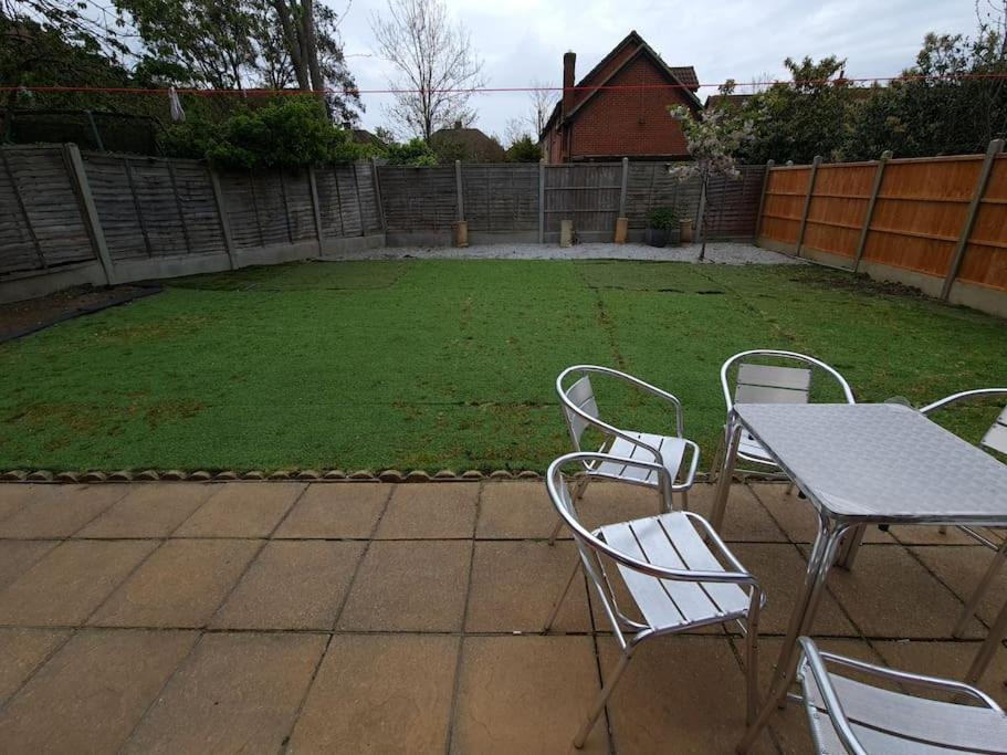 London Luxury 6 Bedroom Family House Sleeps 12 People Parking For 4 Cars Close To Tube. Chigwell Ngoại thất bức ảnh