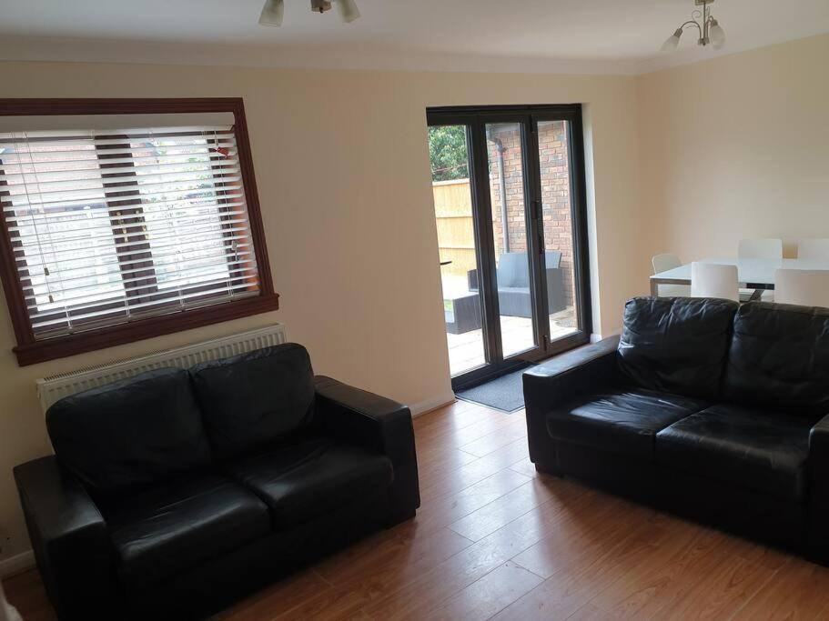 London Luxury 6 Bedroom Family House Sleeps 12 People Parking For 4 Cars Close To Tube. Chigwell Ngoại thất bức ảnh