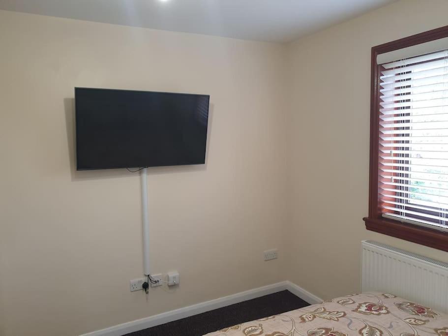 London Luxury 6 Bedroom Family House Sleeps 12 People Parking For 4 Cars Close To Tube. Chigwell Ngoại thất bức ảnh