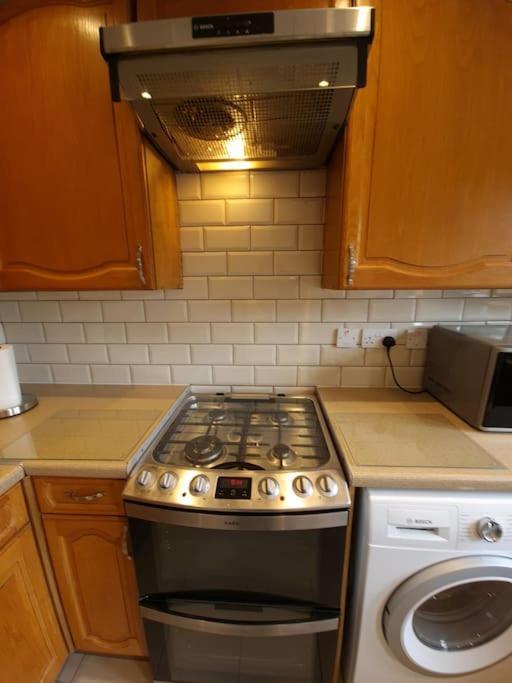 London Luxury 6 Bedroom Family House Sleeps 12 People Parking For 4 Cars Close To Tube. Chigwell Ngoại thất bức ảnh