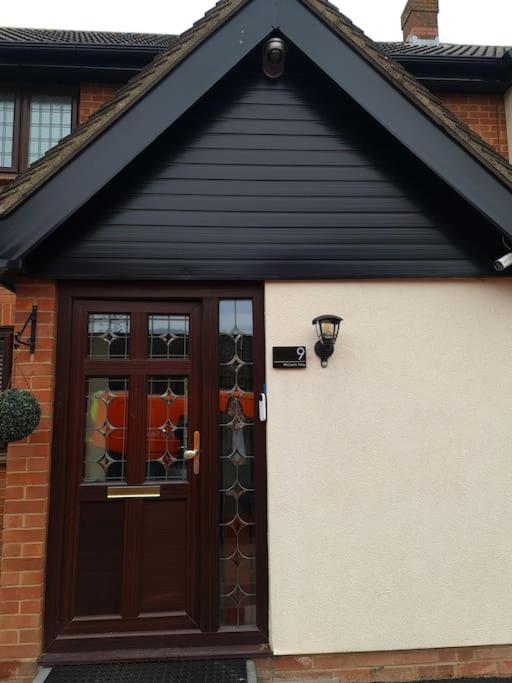 London Luxury 6 Bedroom Family House Sleeps 12 People Parking For 4 Cars Close To Tube. Chigwell Ngoại thất bức ảnh